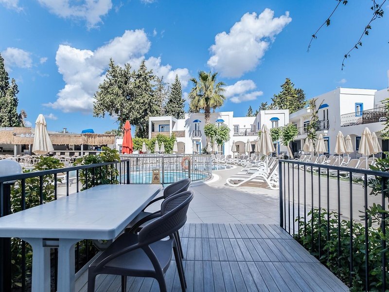 Paloma Bitez Family Club 17