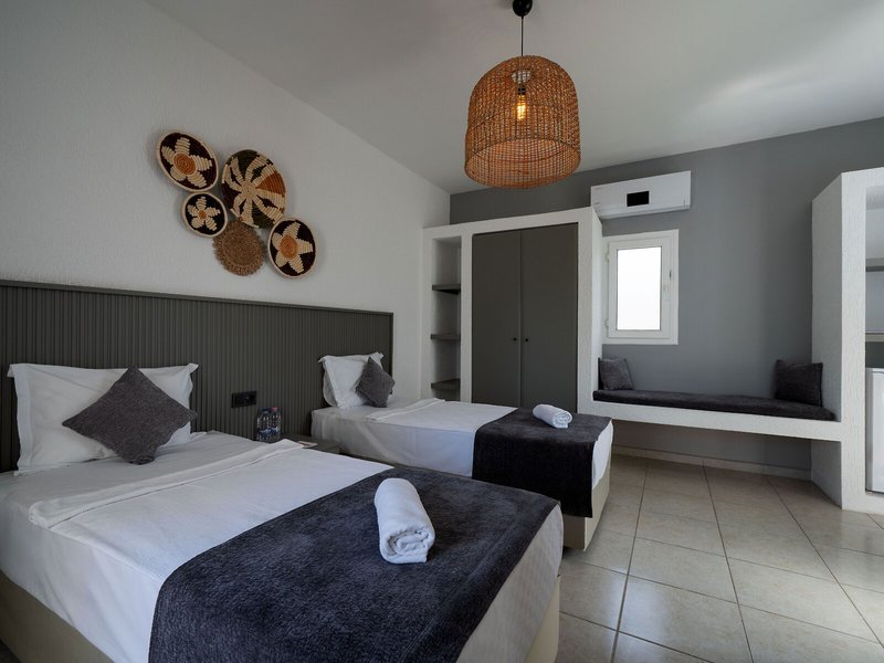 Paloma Bitez Family Club 44