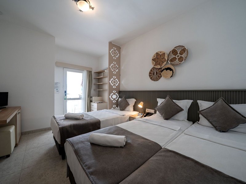 Paloma Bitez Family Club 45