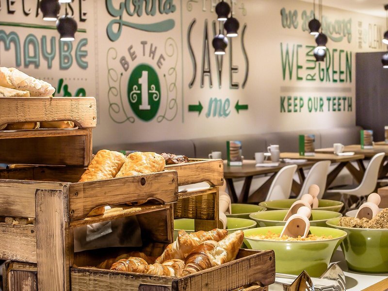 Holiday Inn Camden Lock 19