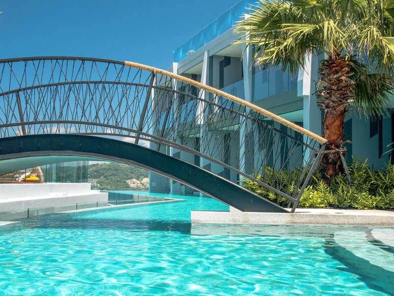 Crest Resort & Pool Villas 10