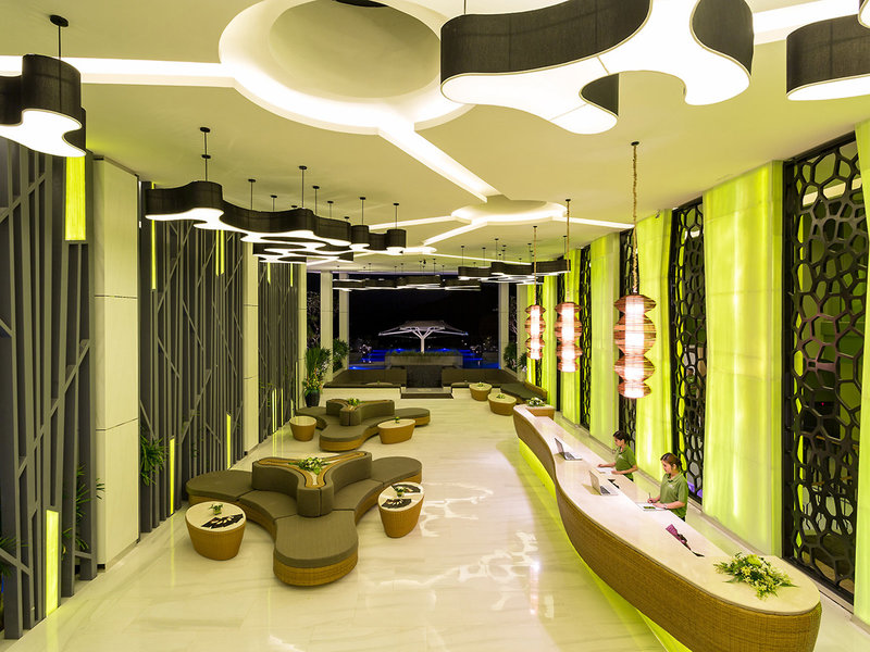 Crest Resort & Pool Villas 14