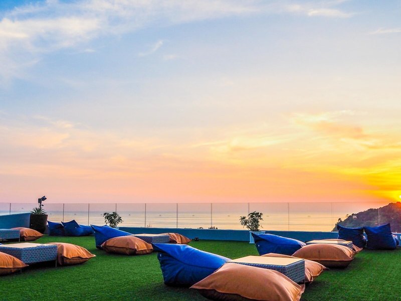 Crest Resort & Pool Villas 22