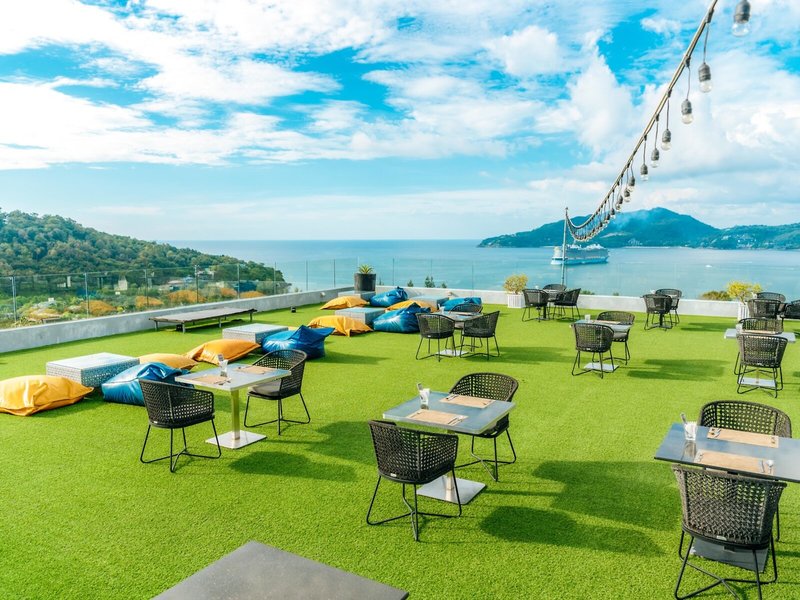 Crest Resort & Pool Villas 26