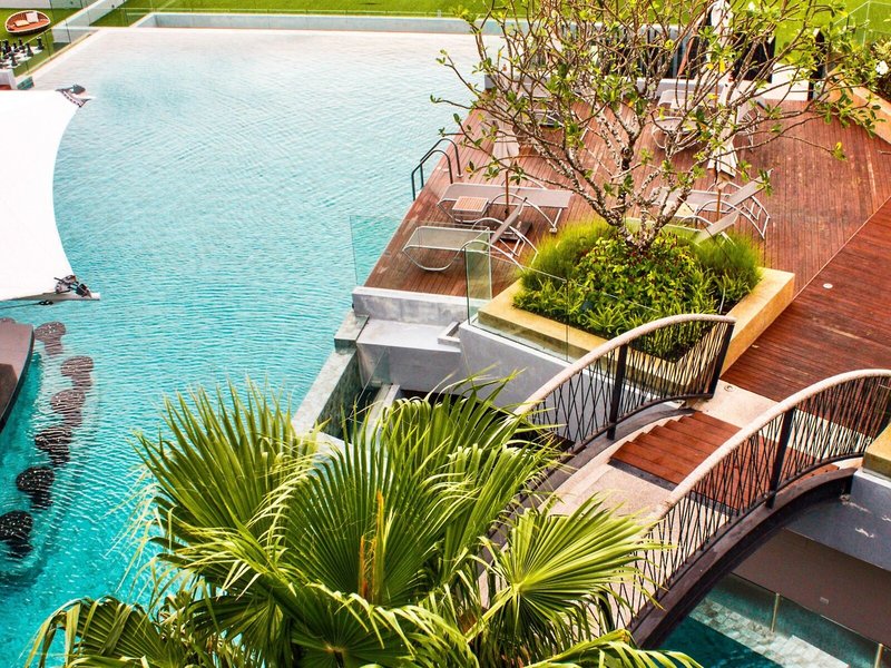 Crest Resort & Pool Villas 27