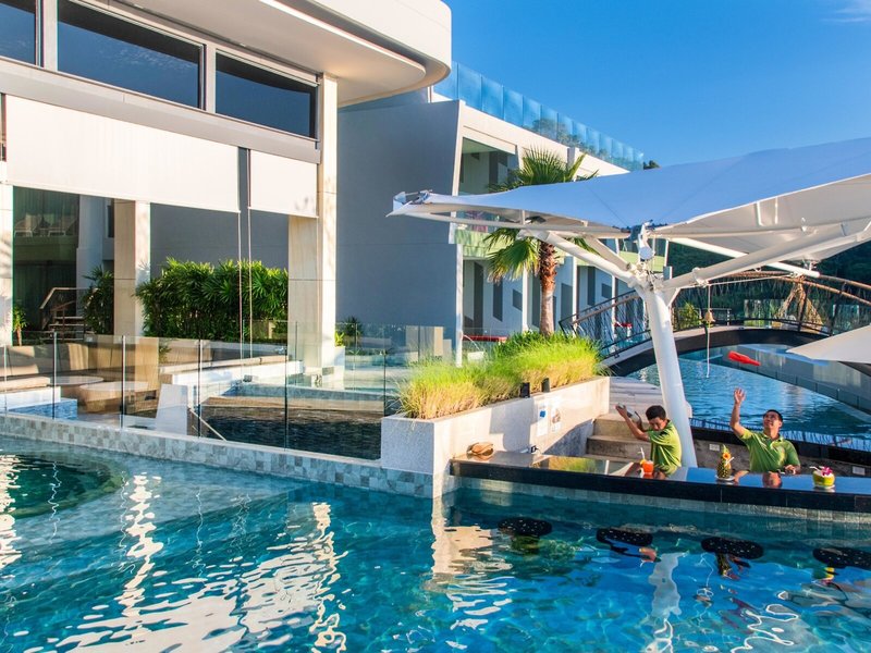Crest Resort & Pool Villas 31