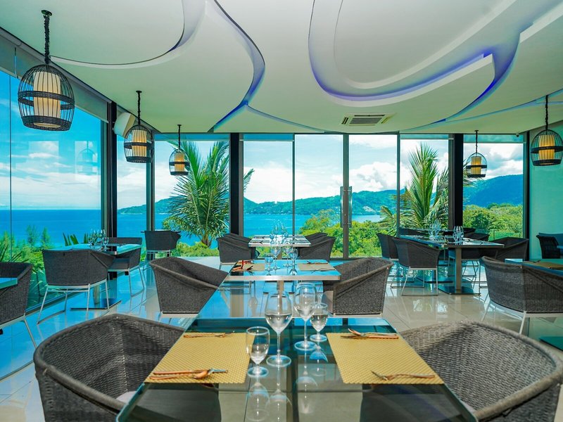 Crest Resort & Pool Villas 32