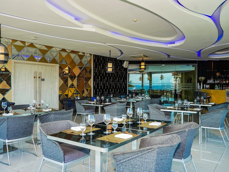 Crest Resort & Pool Villas 34