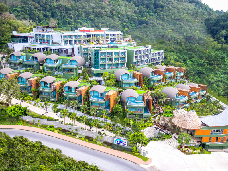 Crest Resort & Pool Villas 1