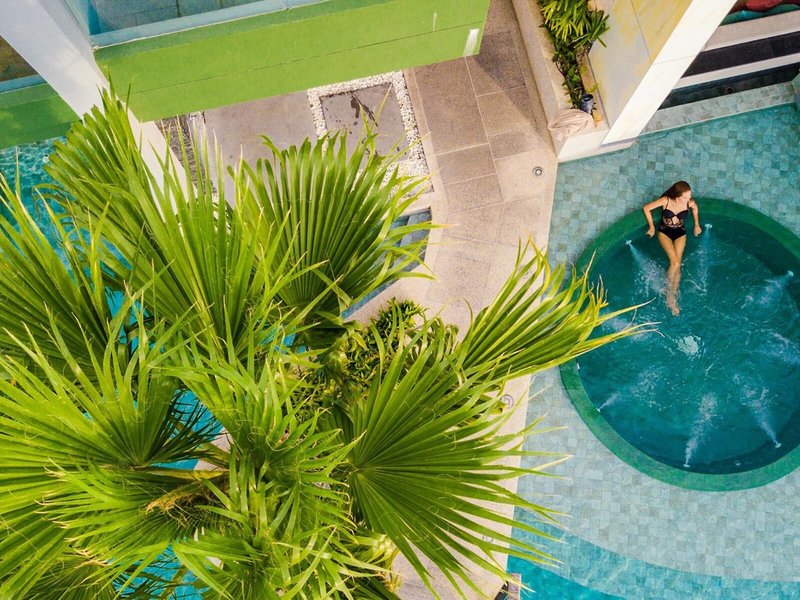 Crest Resort & Pool Villas 7