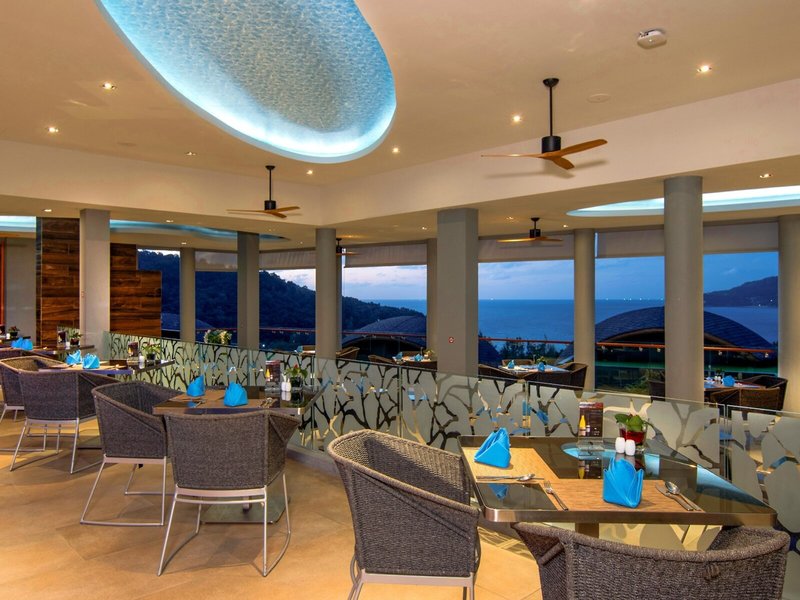 Crest Resort & Pool Villas 18