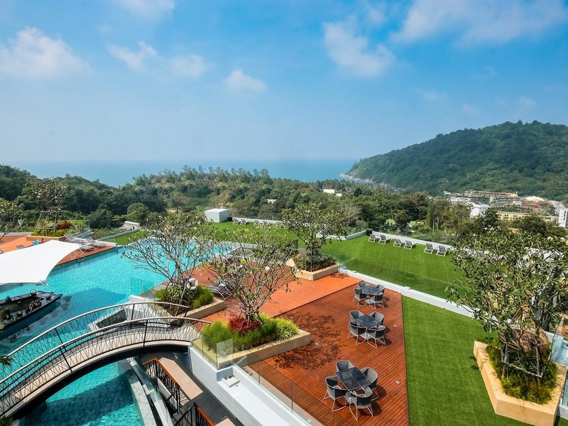 Crest Resort & Pool Villas 29