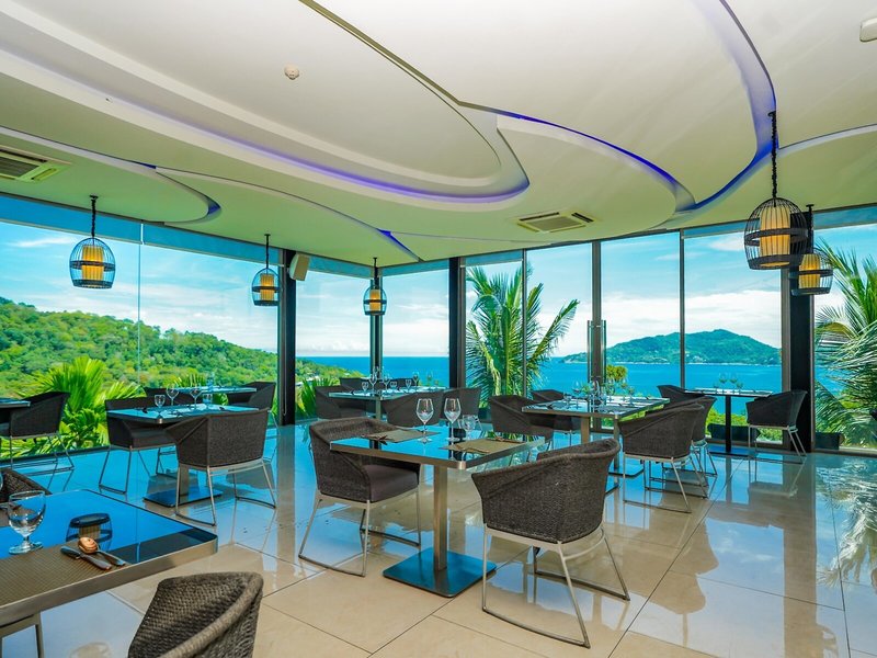 Crest Resort & Pool Villas 33