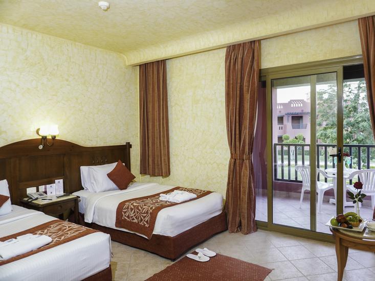 Charmillion Sea Life Resort  6