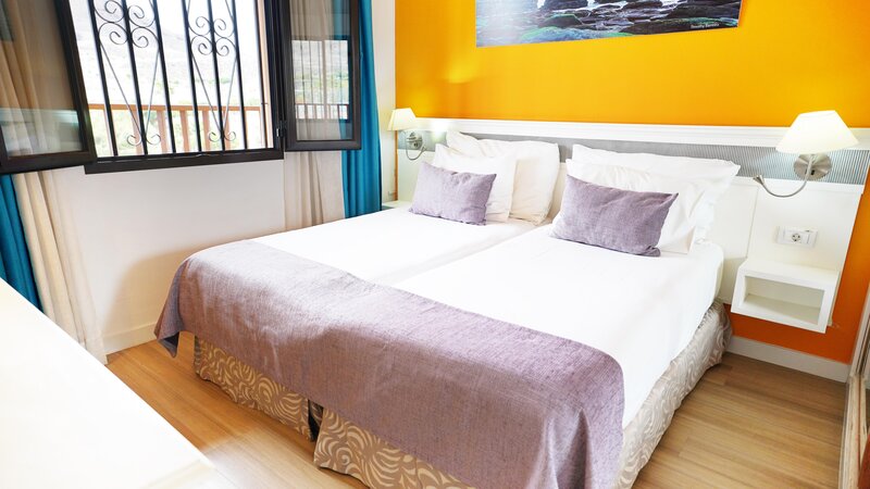 Coral Los Alisios 80