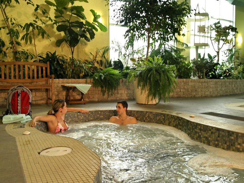 Days Inn by Wyndham Levis 2