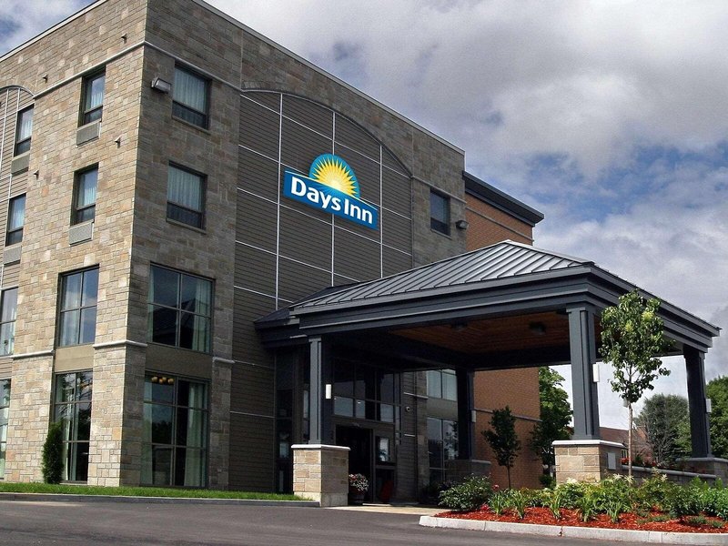 Days Inn by Wyndham Levis 3