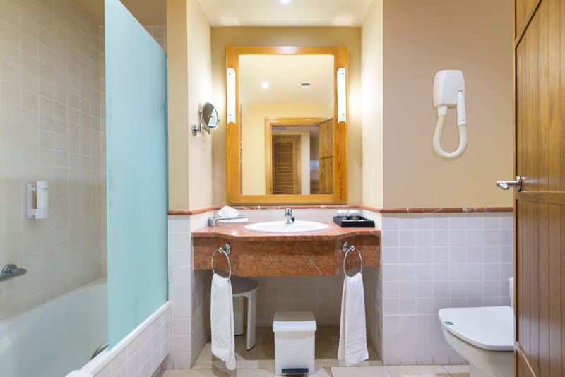 Fuerte El Rompido & Spa 27 - Bathroom Example