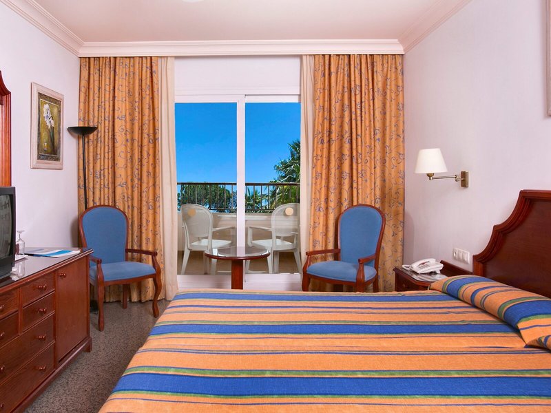 MAC Puerto Marina Benalmadena 35 - Room Example