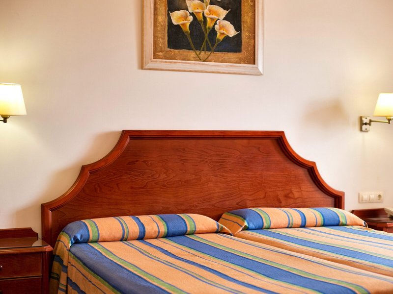 MAC Puerto Marina Benalmadena 36 - Room Example