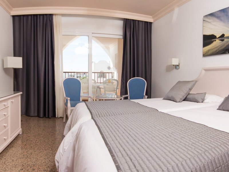 MAC Puerto Marina Benalmadena 38 - Room Example