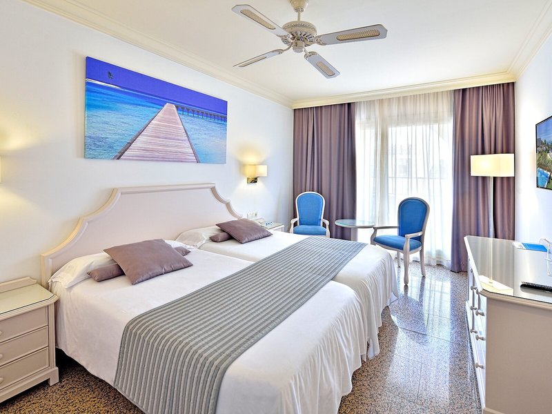 MAC Puerto Marina Benalmadena 40 - Room Example