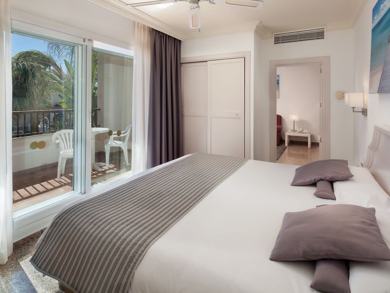 MAC Puerto Marina Benalmadena 41 - Room Example