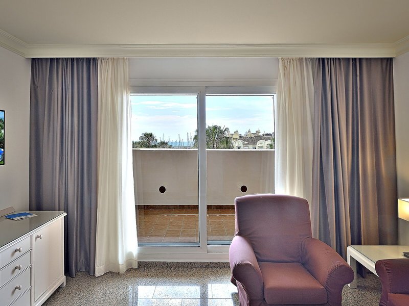 MAC Puerto Marina Benalmadena 42 - Room Example