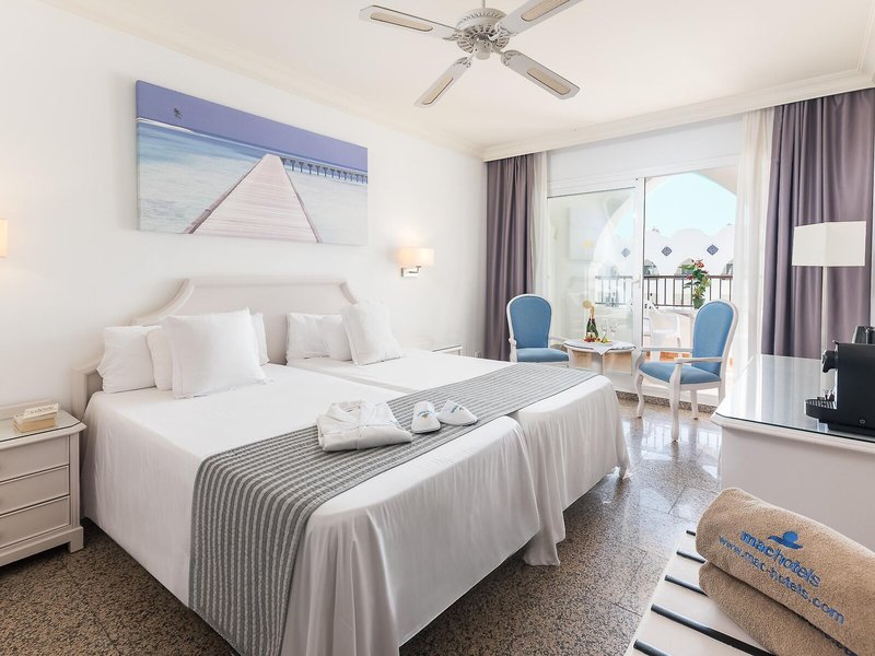 MAC Puerto Marina Benalmadena 43 - Room Example