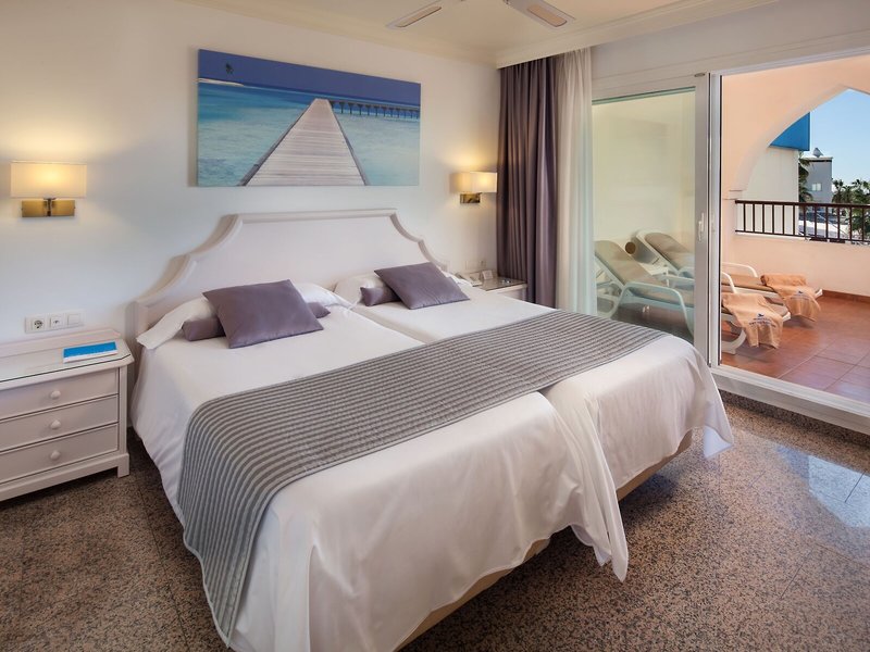 MAC Puerto Marina Benalmadena 44 - Room Example