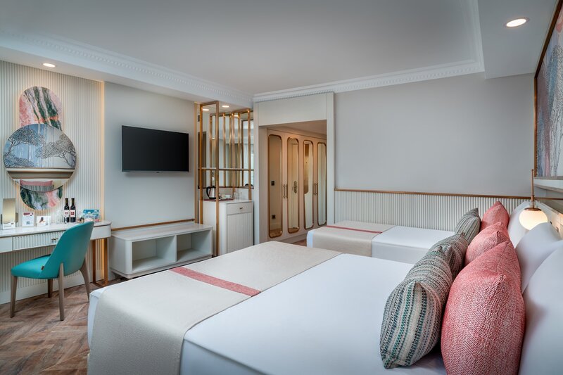 Delphin Palace 30