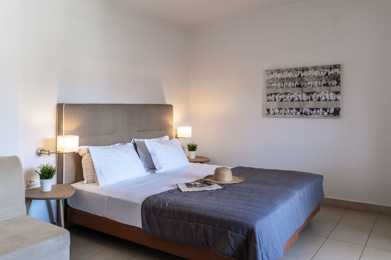 Lagomandra Beach Hotel 11