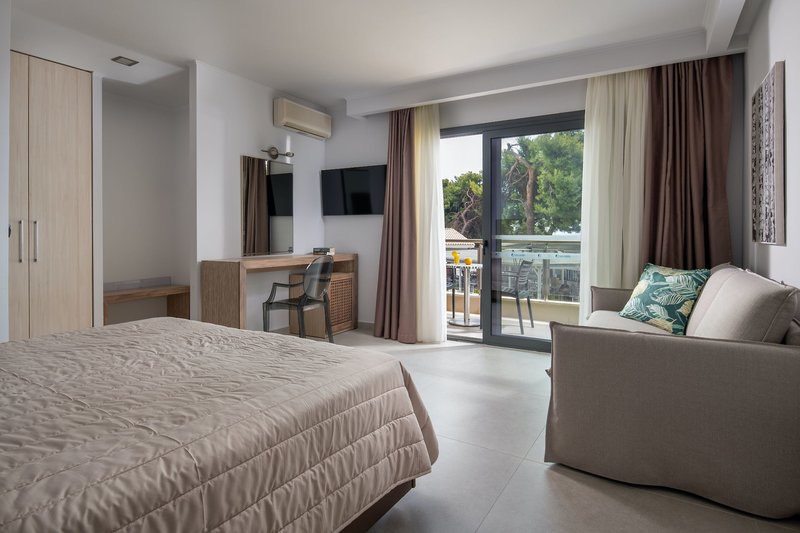 Lagomandra Beach Hotel 15