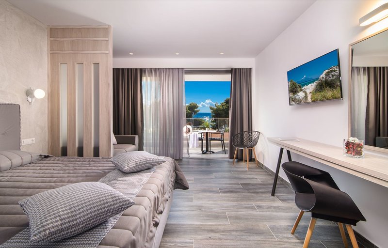 Lagomandra Beach Hotel 18