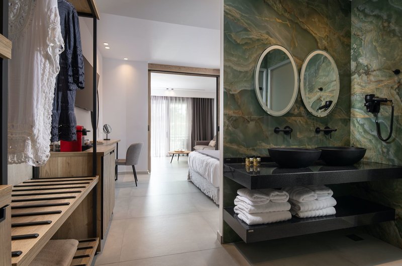 Lagomandra Beach Hotel 22