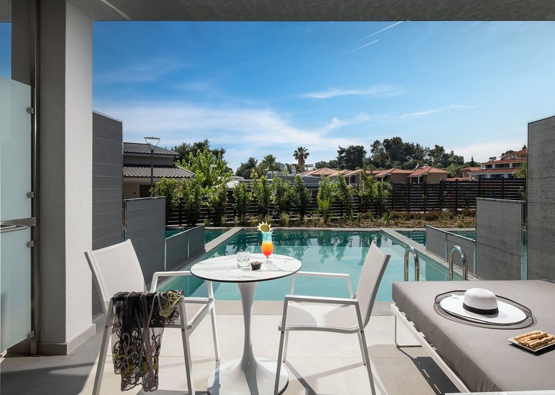 Lagomandra Beach Hotel 23