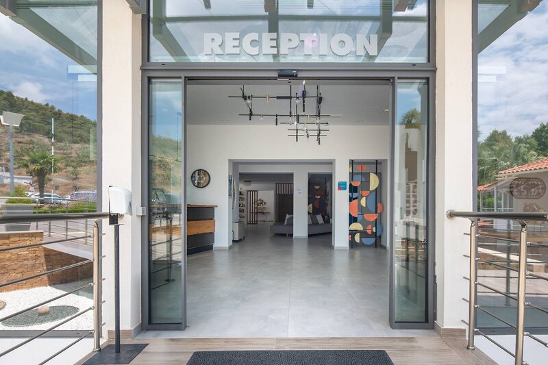 Lagomandra Beach Hotel 3