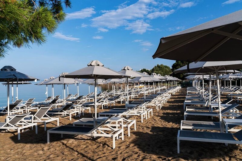 Lagomandra Beach Hotel 10