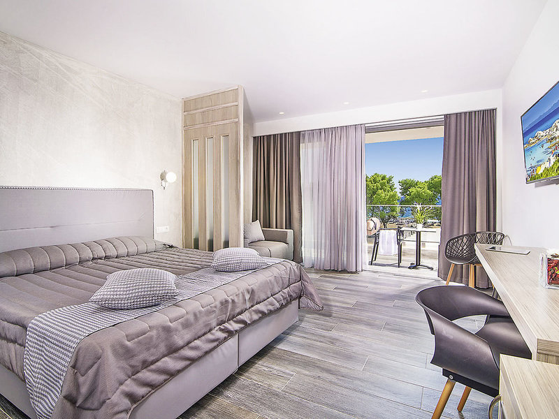 Lagomandra Beach Hotel 3