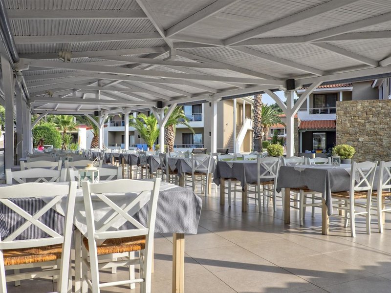 Lagomandra Beach Hotel 25
