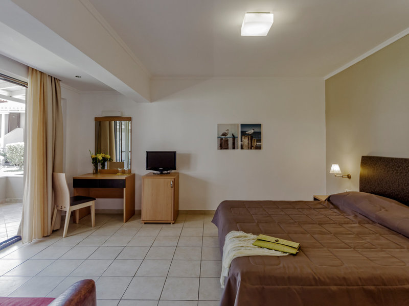 Lagomandra Beach Hotel 34