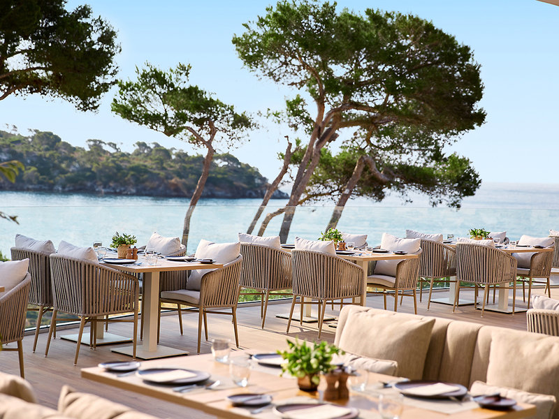 Blau Privilege Porto Petro Beach Resort & Spa 9