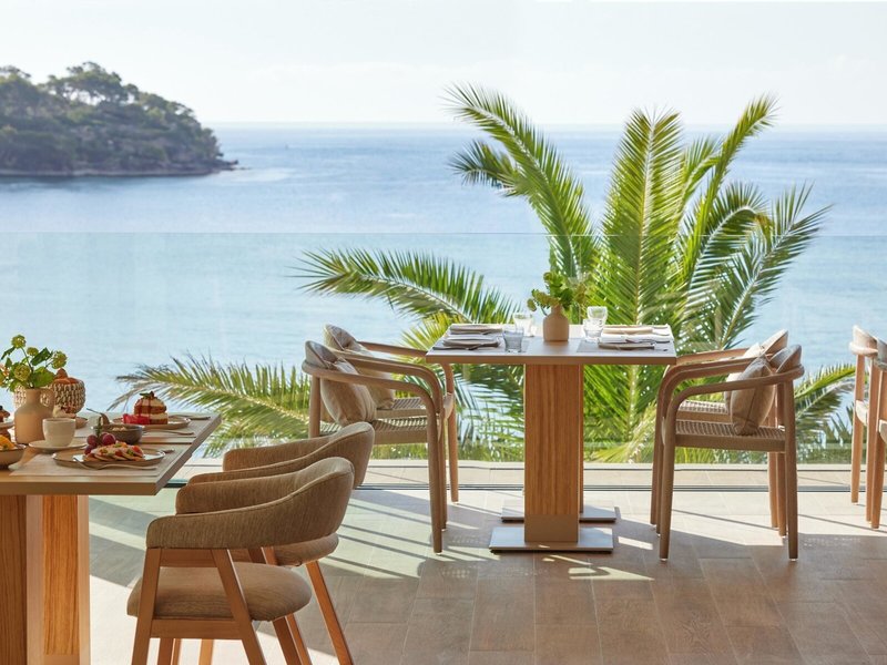 Blau Privilege Porto Petro Beach Resort & Spa 9