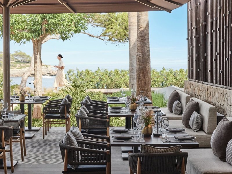 Blau Privilege Porto Petro Beach Resort & Spa 11