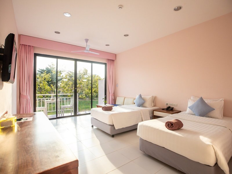 Xanadu Beach Resort 32