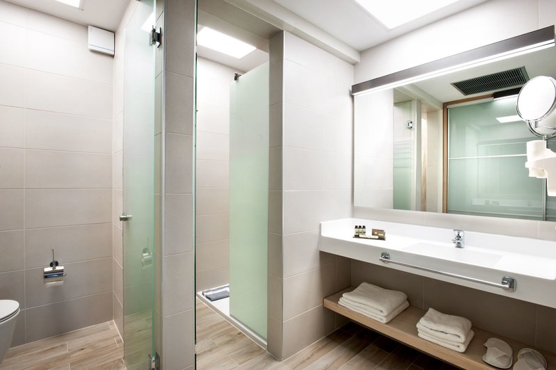 Blue Dolphin 24 - Bathroom Example