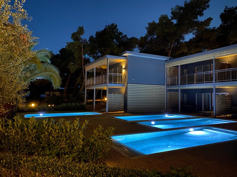Blue Dolphin Hotel 98
