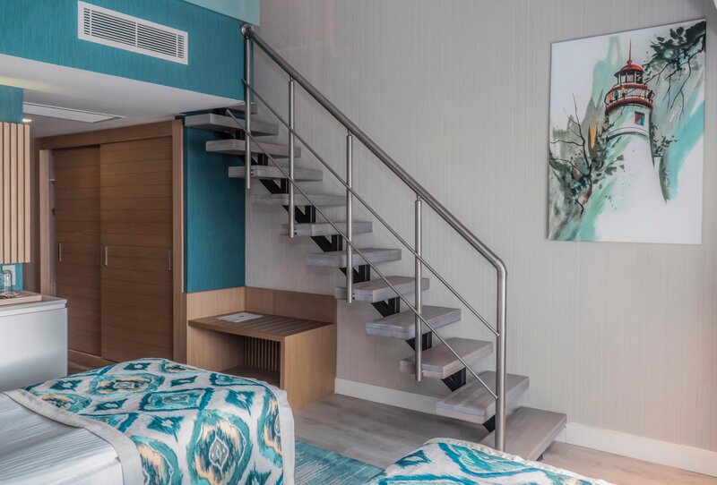 Royal Wings Hotel 95