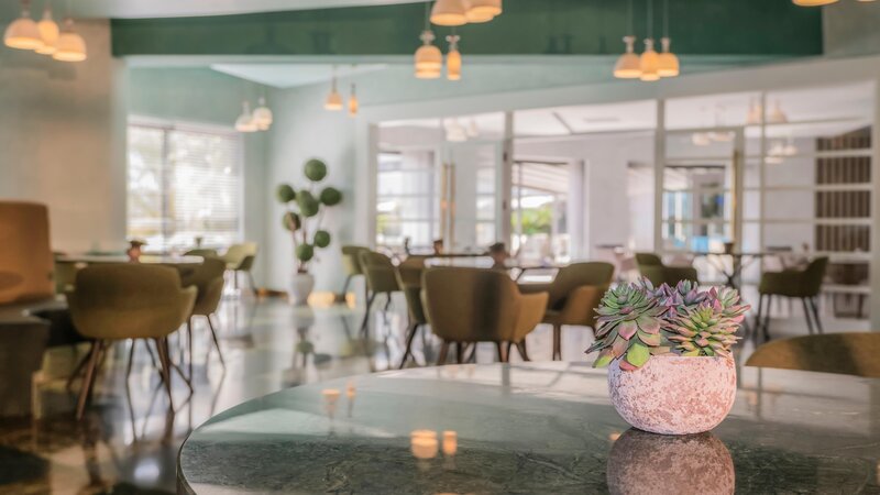 Royal Wings Hotel 99