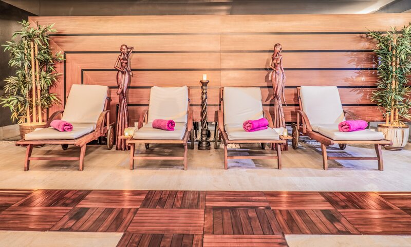 Royal Wings Hotel 100